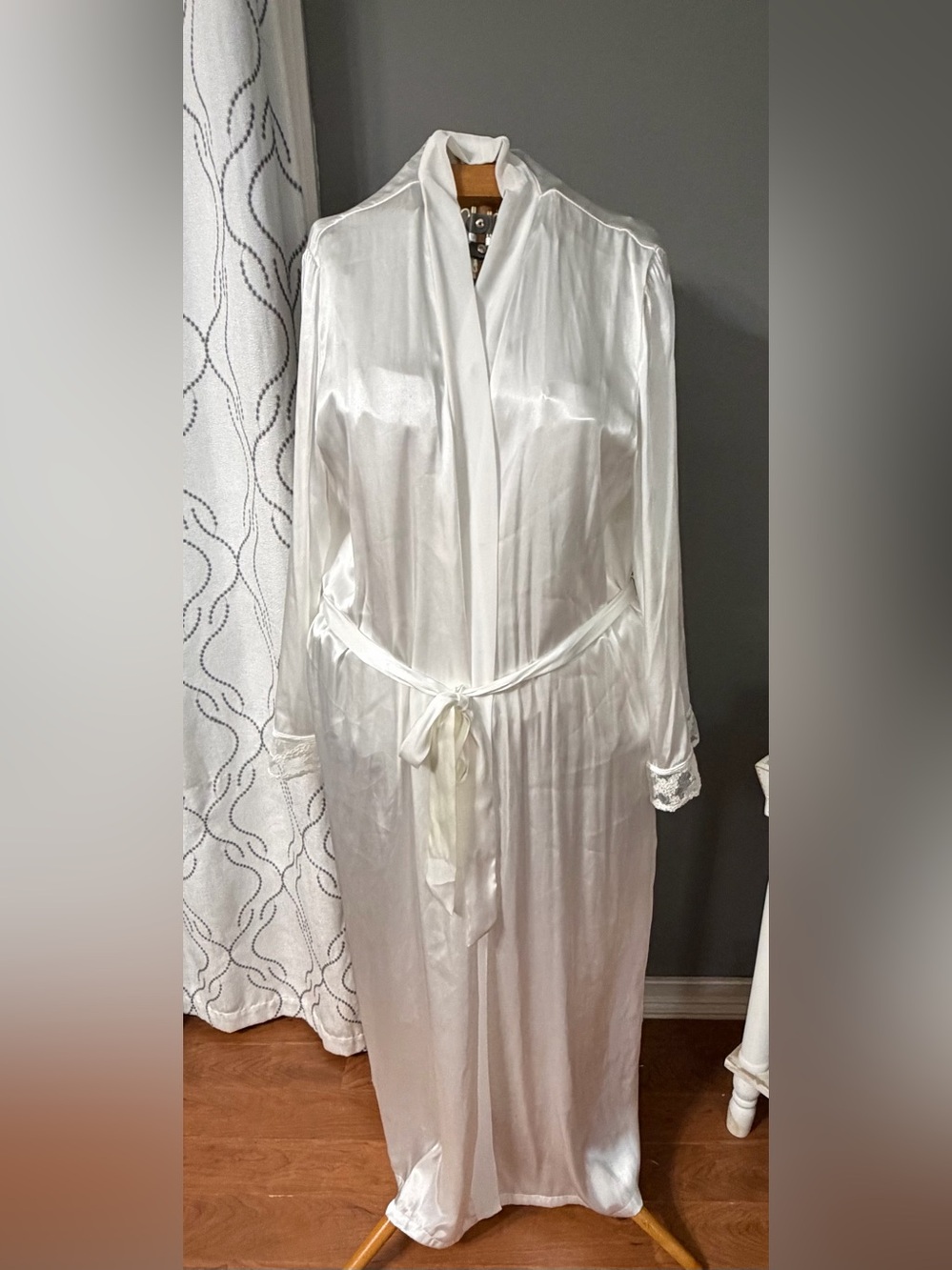 Linea Donatella Ivory Satin Bridal Robe L XL Lace Cuff Long Wedding Kimono